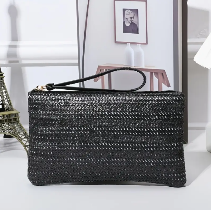 Pochette en paille tressée avec dragonne
